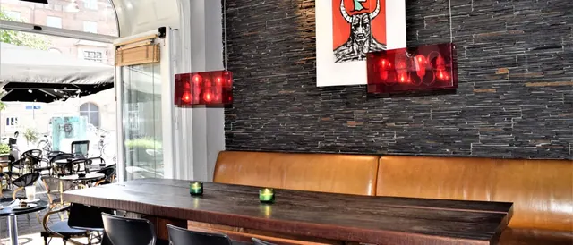 Oscar Bar & Cafe