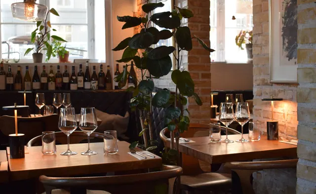 Garden Restaurant & Bar