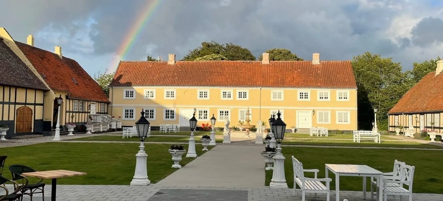 Skrøbelev Gods - Restaurant og ophold