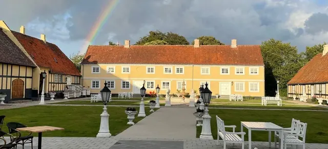 Skrøbelev Gods -  Restaurant og ophold